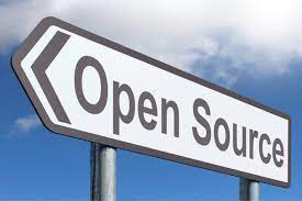 Placa onde se lê Open Source.